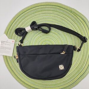 lululemon athletica Black Crossbody Bag -2L